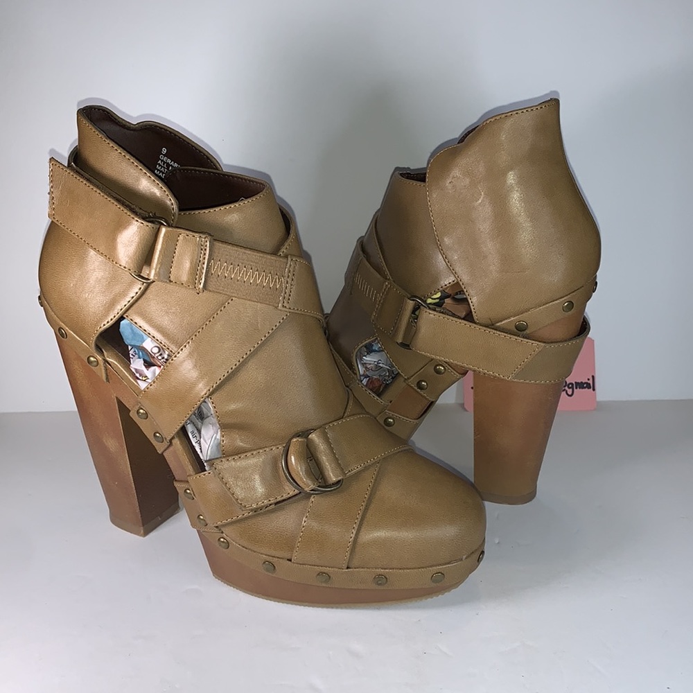 9 Gerald Cognac Heeled Stap Bootie